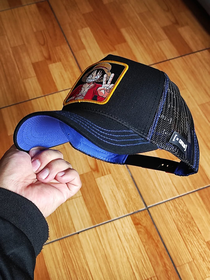 Gorra capslab luffy one peace trucker negra azul
