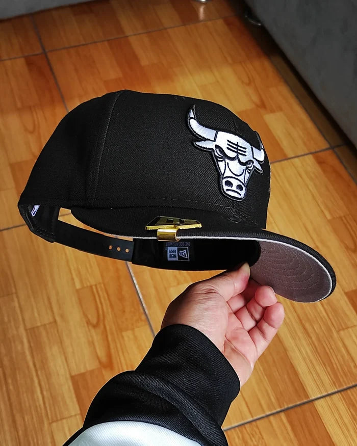Chicago Bulls Gray Bottom City Art Side Patch New Era 9Fifty Snapback - Black/White