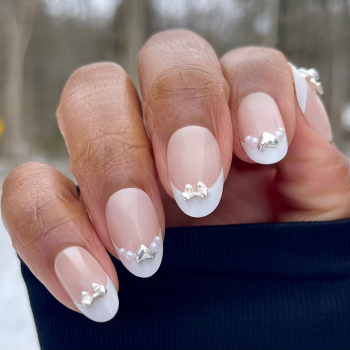 Classic French with Pearls and Bows - Press On | Medium | Oval