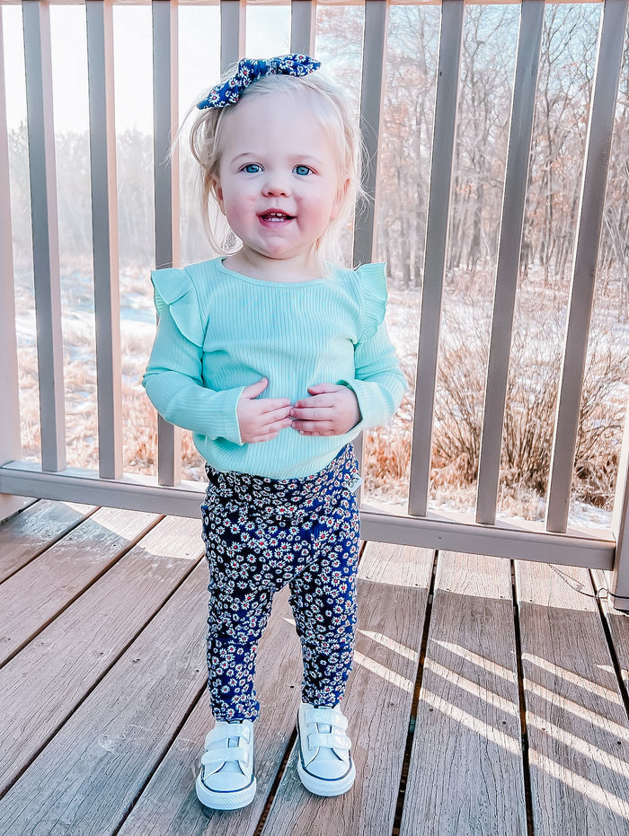 Dainty Daisies on Navy Ribbed Leggings