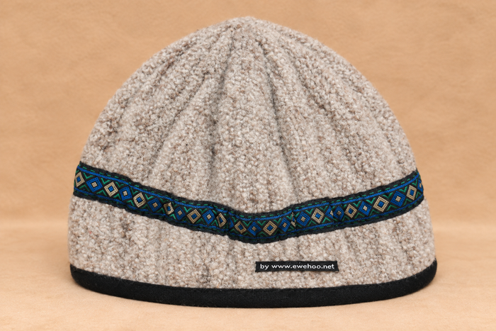 EWEHOO Gray with green design beanie