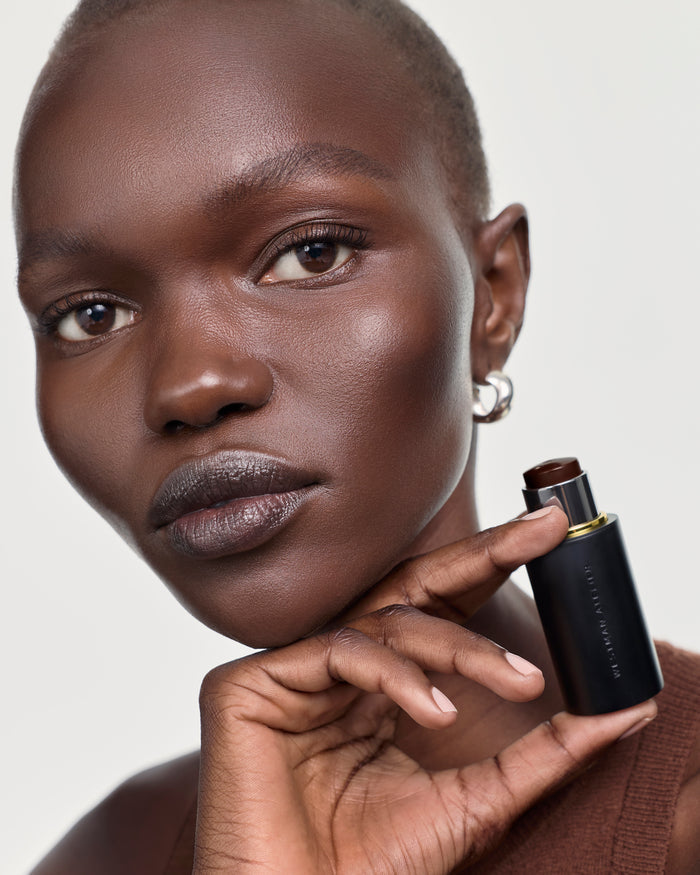 Model wearing Face Trace in Kola.