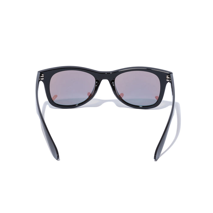Gafas de sol Wellington, lentes cuadradas, montura negra brillante, lentes de espejo azul New era