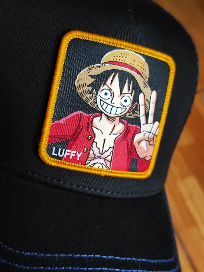 Gorra capslab luffy one peace trucker negra azul