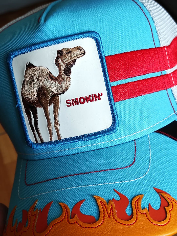 Gorra trucker azul y blanca dromedario Smokin' Somebody Stop Me Supercharged The Farm de Goorin Bros.