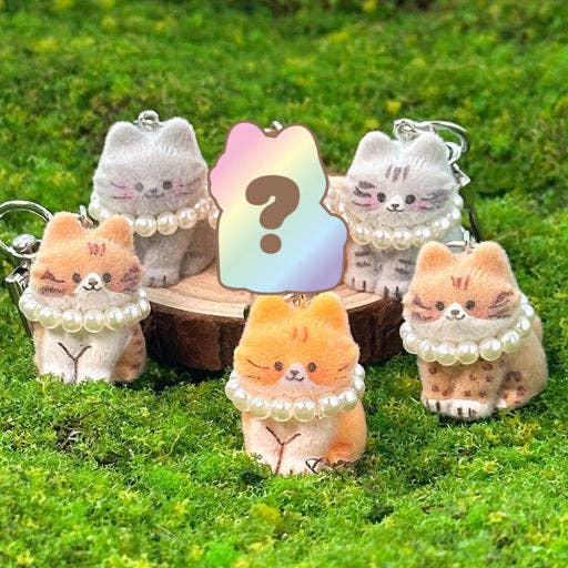 K-Wonderland: Fluffy Cat DIY Keychain Kit – Surprise Blind Box Charm
