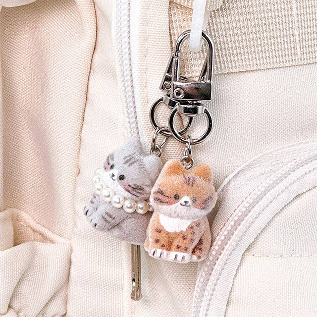 K-Wonderland: Fluffy Cat DIY Keychain Kit – Surprise Blind Box Charm