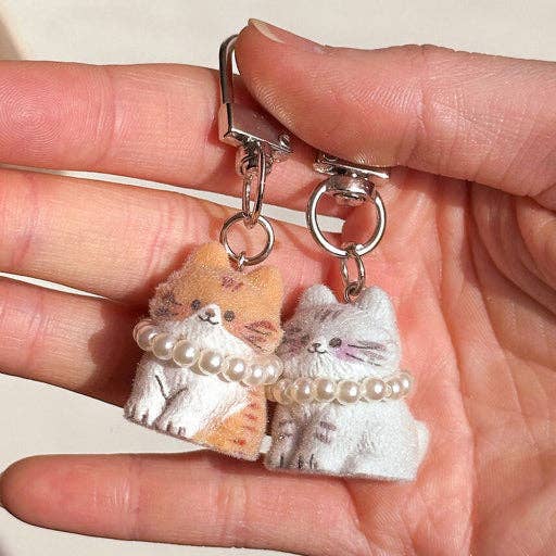 K-Wonderland: Fluffy Cat DIY Keychain Kit – Surprise Blind Box Charm