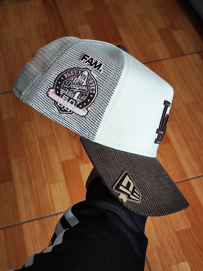 NEW ERA 9FORTY A-FRAME MLB LOS ANGELES DODGERS 60TH 2TONE / PINK UV TRUCKER