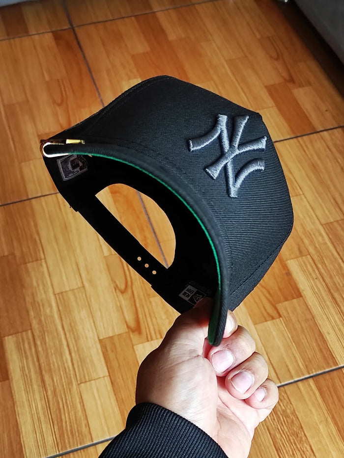 New Era New York Yankees World Series 1999 Liquid Titanium Edition 9Forty A Frame Snapback Hat