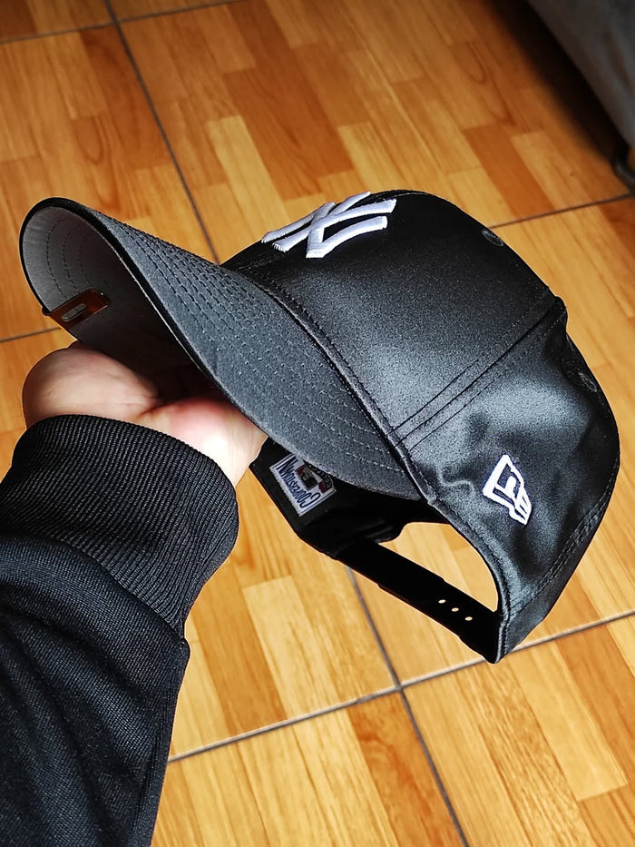 New Era New York Yankees World Series satinada black edition 9FIFTY SNAPBACK