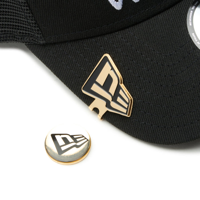 Pin Gold metálico New Era Flag