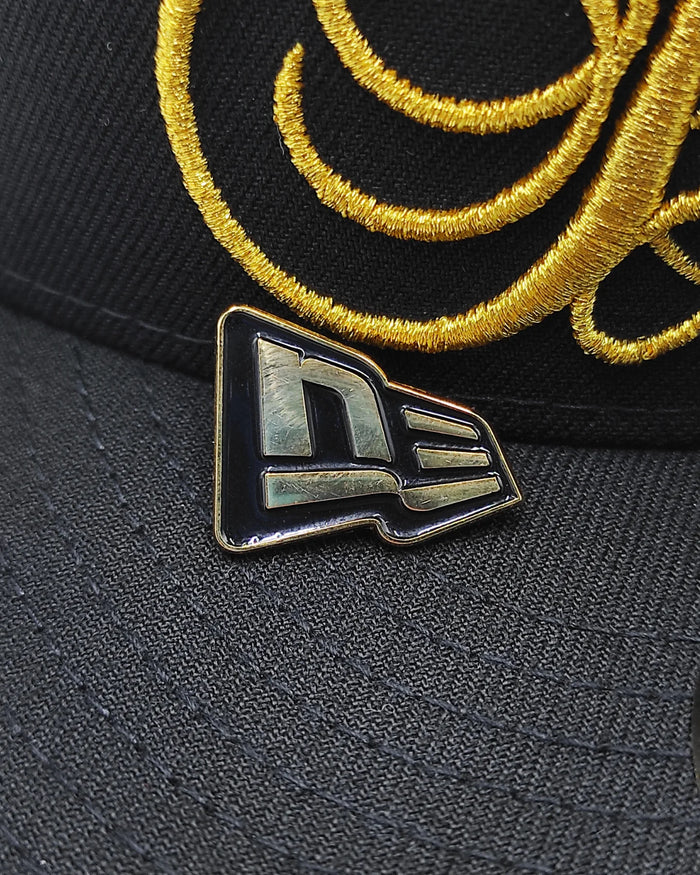 Pin metálico New Era