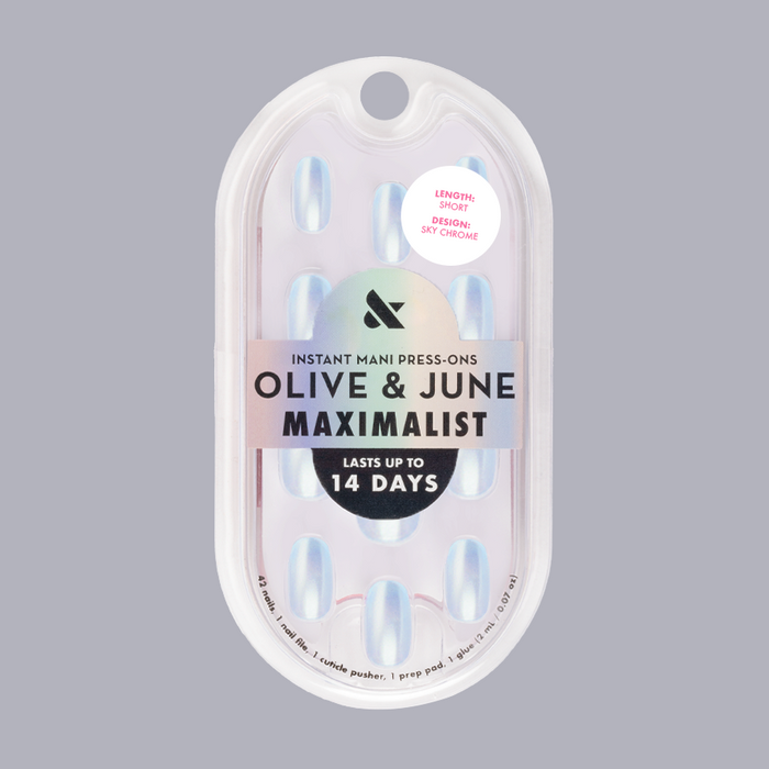Sky Chrome - Press-On | Short | Round with shimmering pale blue chrome finish for a quick, stylish mani look