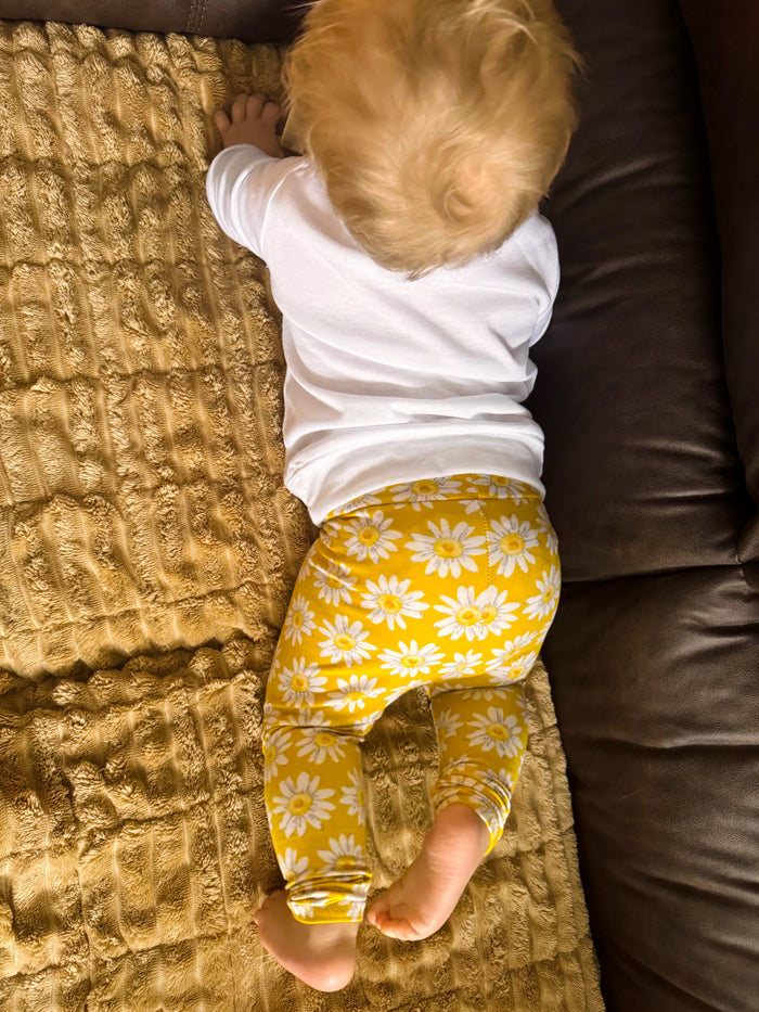 Spring Daisies on Yellow Leggings