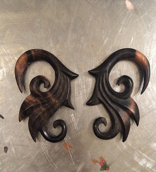 WOOD CARVED ORNATE 2G EARRINGS