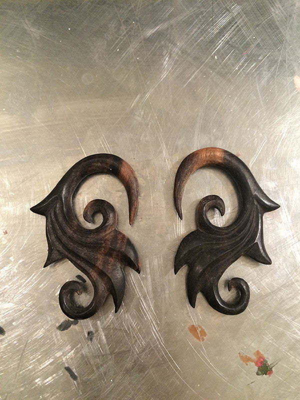 WOOD CARVED ORNATE 2G EARRINGS